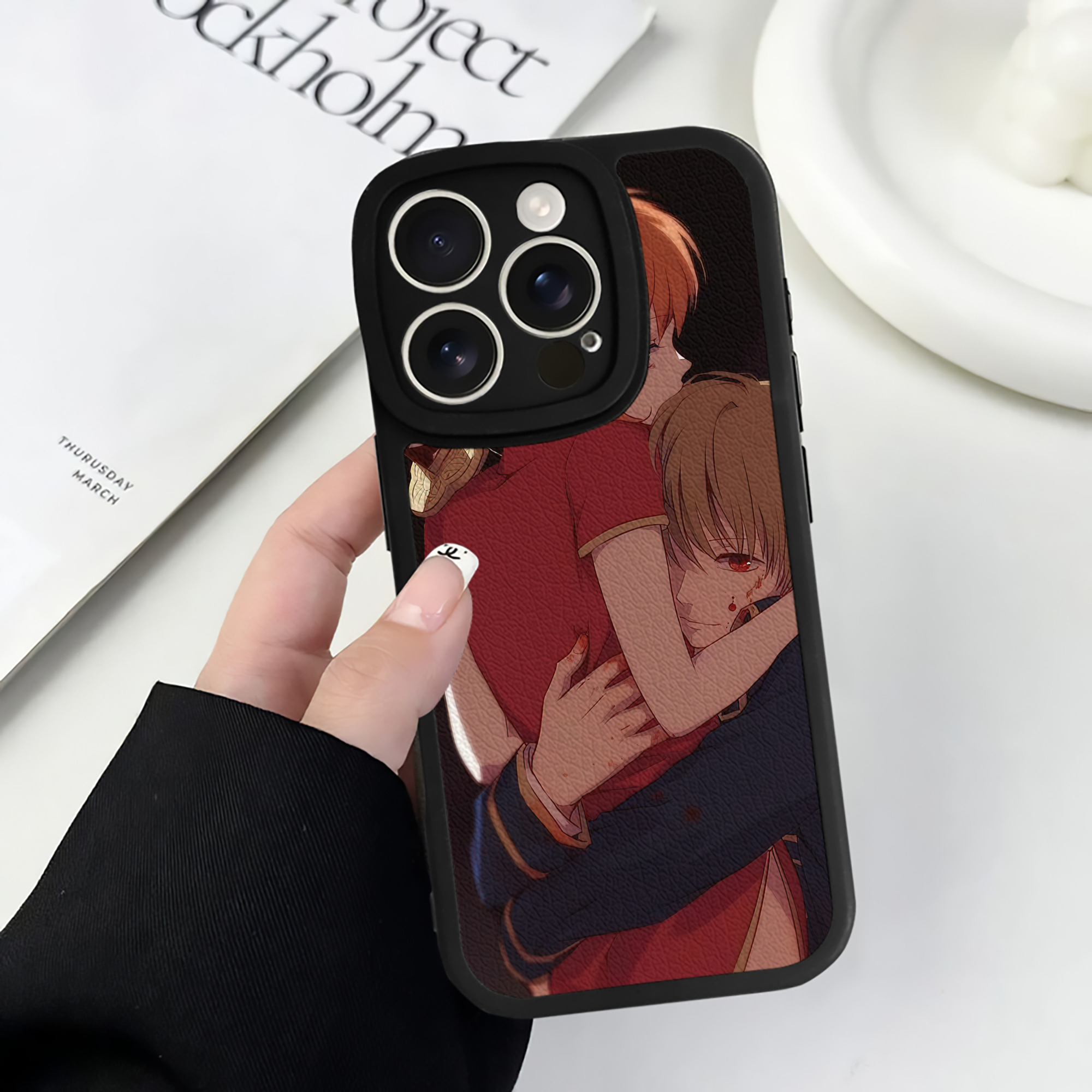 （画像用） ぎんたま 坂田銀時（さかたぎんとき） 神楽 志村新八（しむら しんぱち） GINTAMA Sakata Gintoki Kagura Shimura Shinpachi 【iPhone 16シリーズ対応】シリコンスマホケース（レザー調） 材質：シリコン